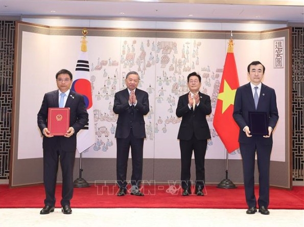 Party General Secretary witnesses signing ceremony of Vietnam-RoK cooperation documents